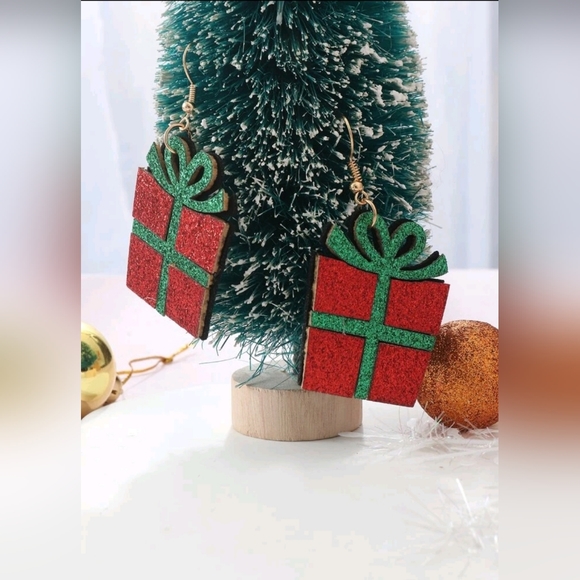 Christmas Present Earrings - Picture 3 of 3
